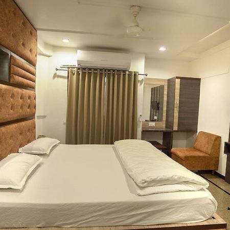 Hotel Shertown Αχμπανταμπάντ Εξωτερικό φωτογραφία