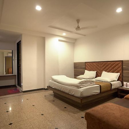 Hotel Shertown Αχμπανταμπάντ Εξωτερικό φωτογραφία