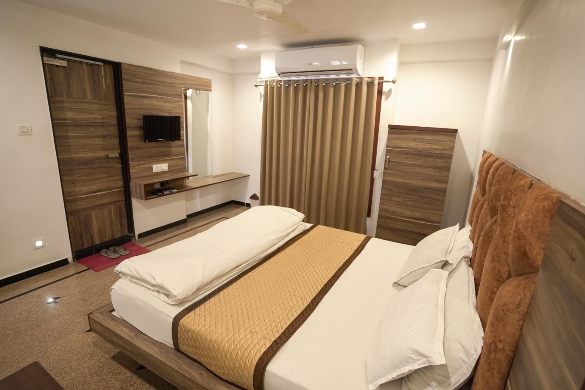 Hotel Shertown Αχμπανταμπάντ Εξωτερικό φωτογραφία