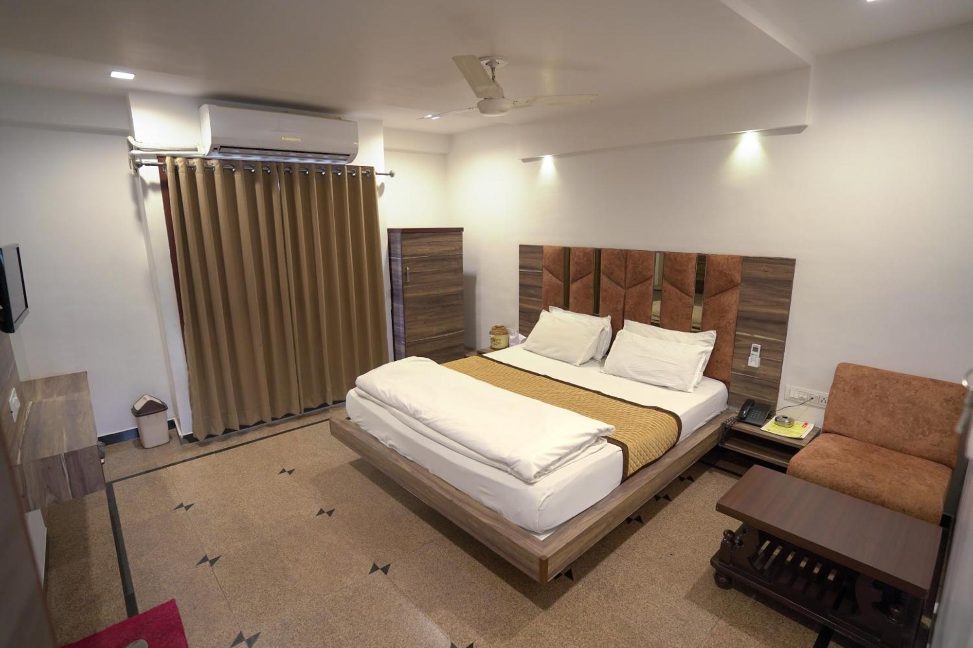 Hotel Shertown Αχμπανταμπάντ Εξωτερικό φωτογραφία
