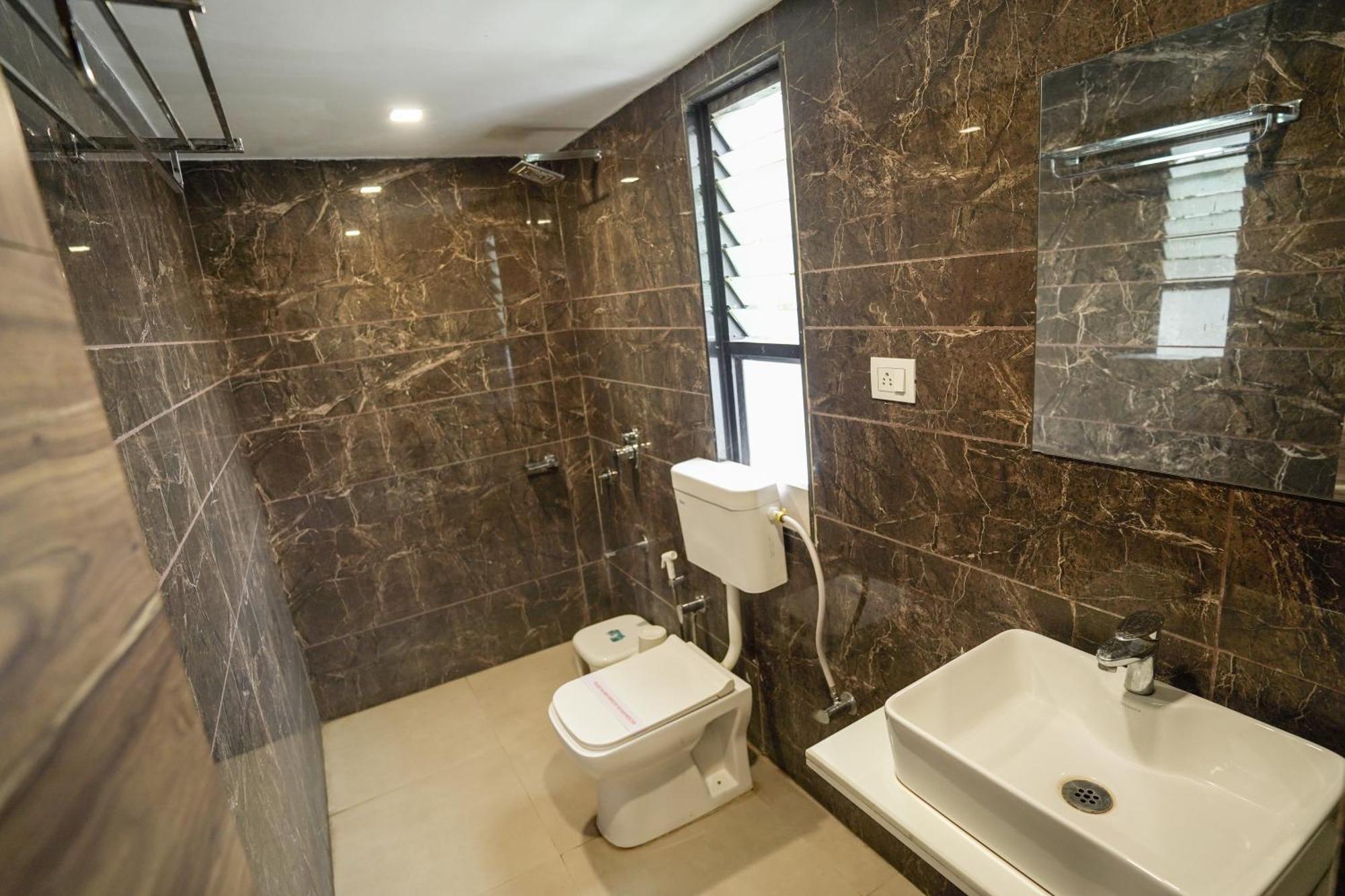 Hotel Shertown Αχμπανταμπάντ Εξωτερικό φωτογραφία