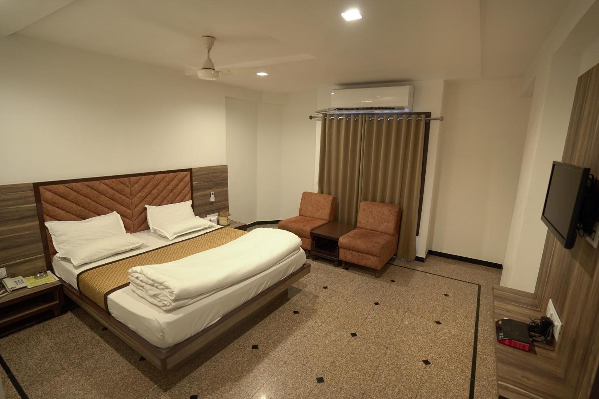 Hotel Shertown Αχμπανταμπάντ Εξωτερικό φωτογραφία