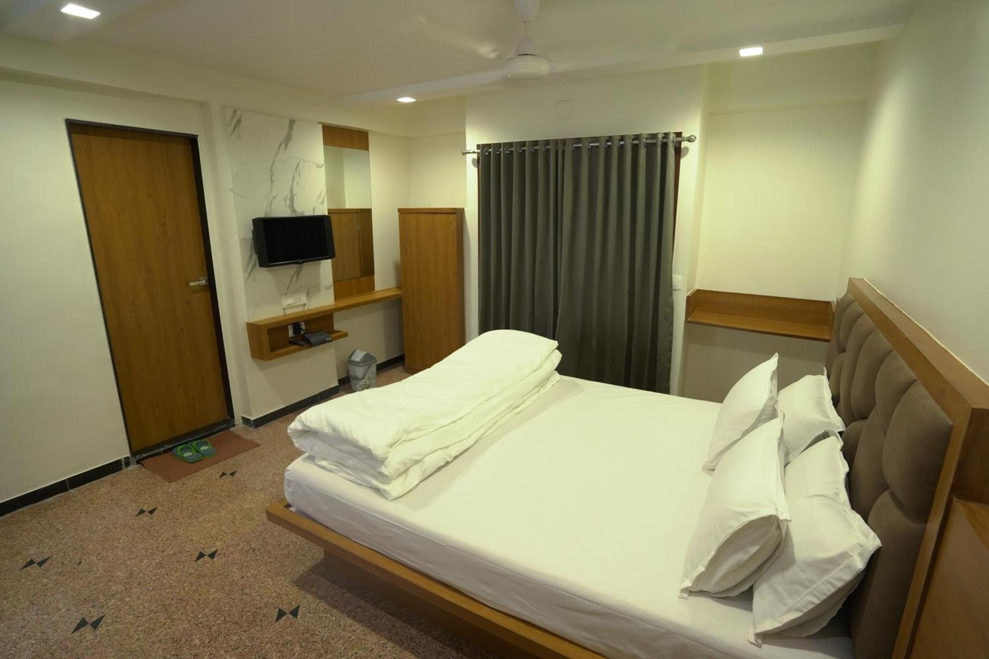 Hotel Shertown Αχμπανταμπάντ Εξωτερικό φωτογραφία