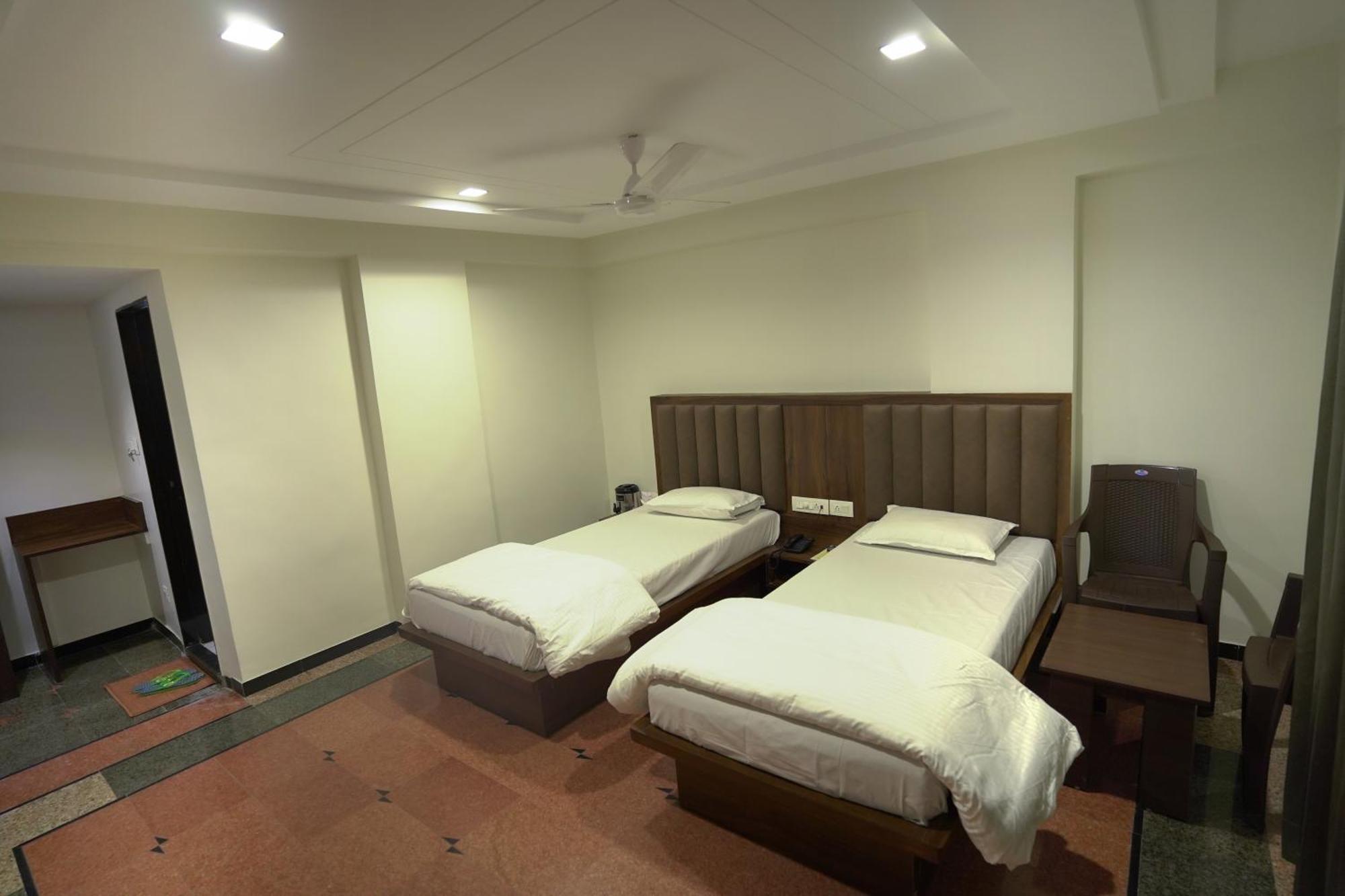 Hotel Shertown Αχμπανταμπάντ Εξωτερικό φωτογραφία