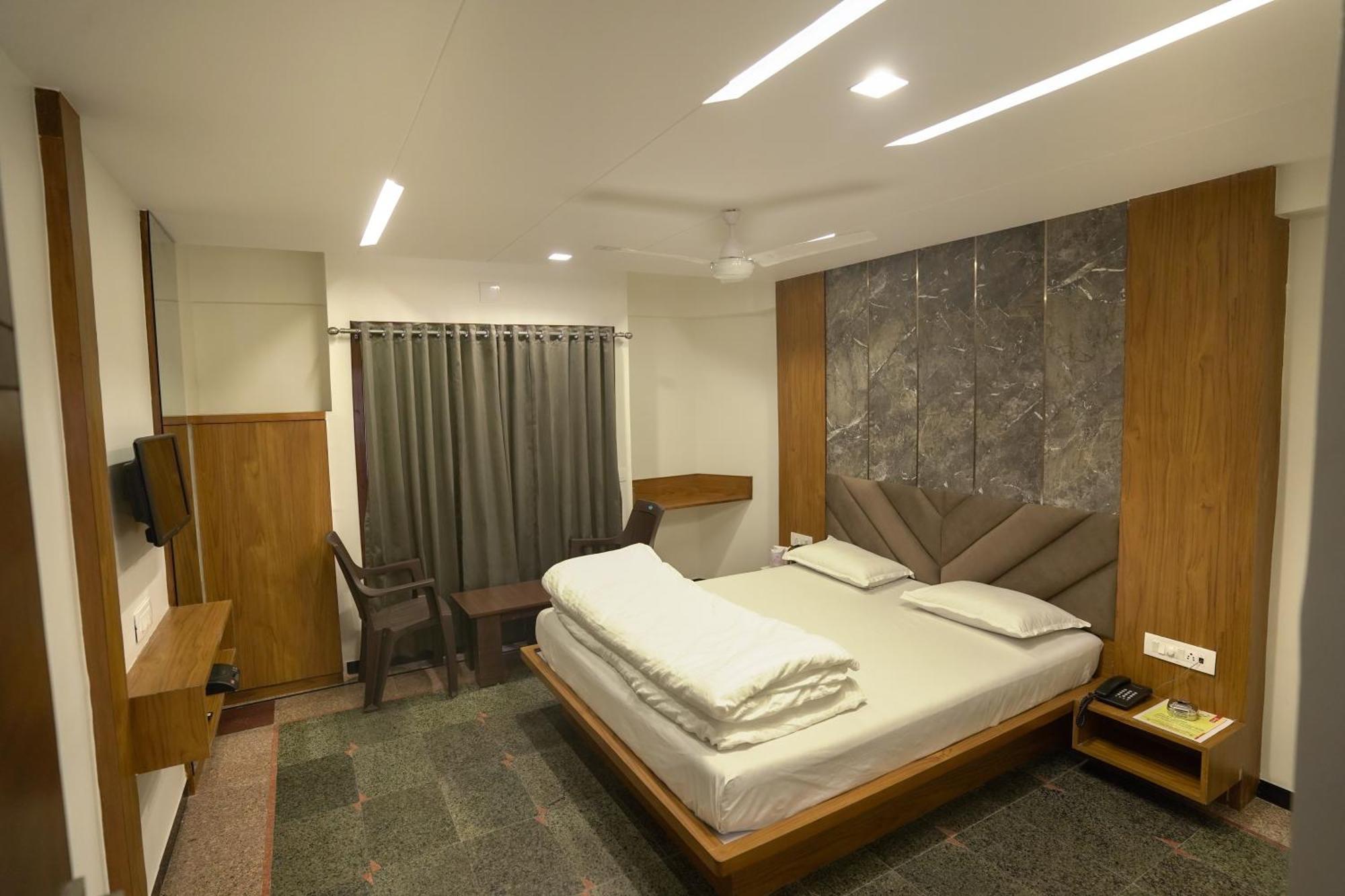 Hotel Shertown Αχμπανταμπάντ Εξωτερικό φωτογραφία