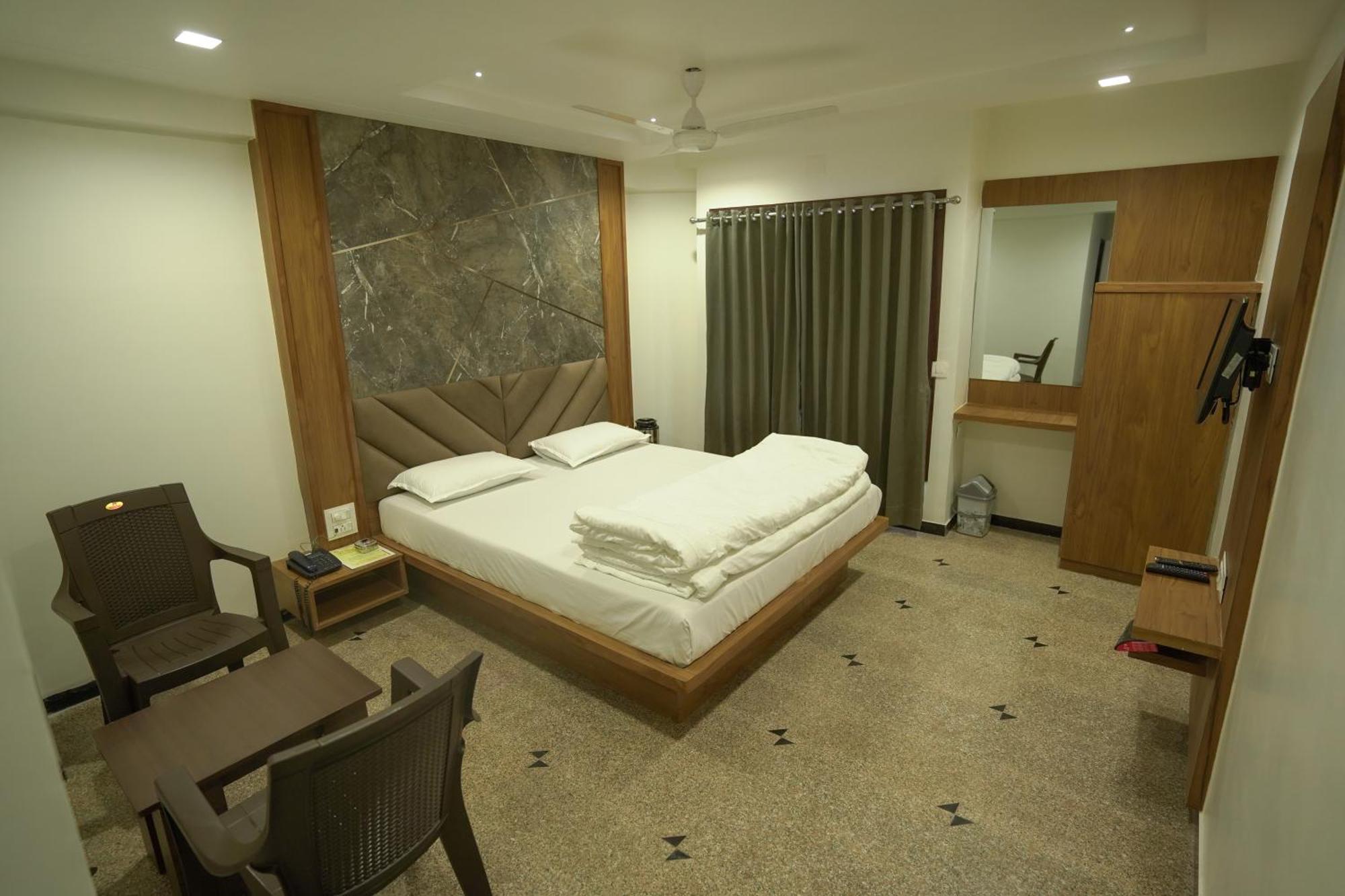 Hotel Shertown Αχμπανταμπάντ Εξωτερικό φωτογραφία