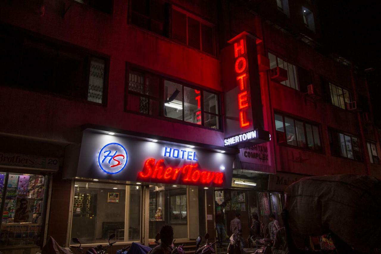 Hotel Shertown Αχμπανταμπάντ Εξωτερικό φωτογραφία